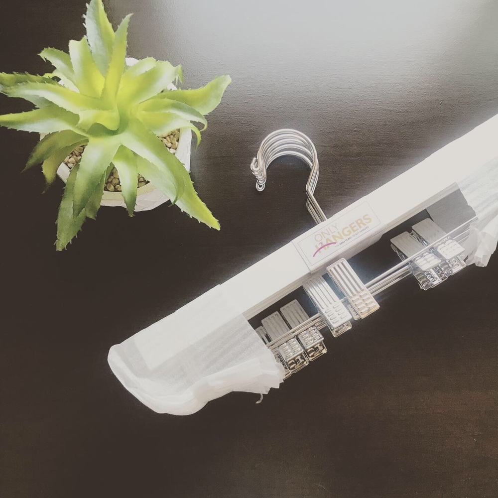 White wooden bottom hangers. Set of 5. - Picture 2 of 2